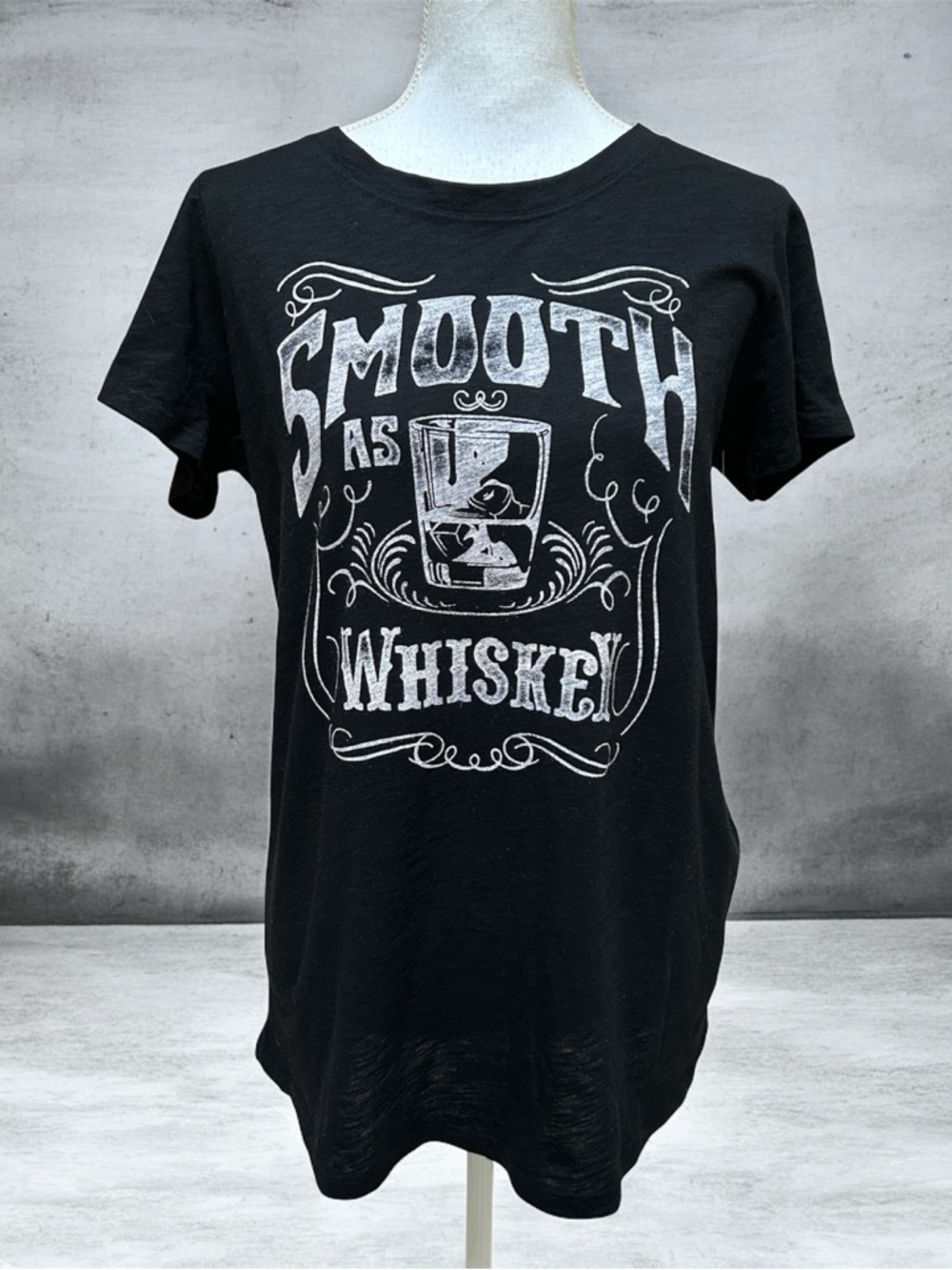 Torrid Women’s Black Graphic Tee “Smooth as Tennessee Whisky” T Shirt NWT Sz Lrg